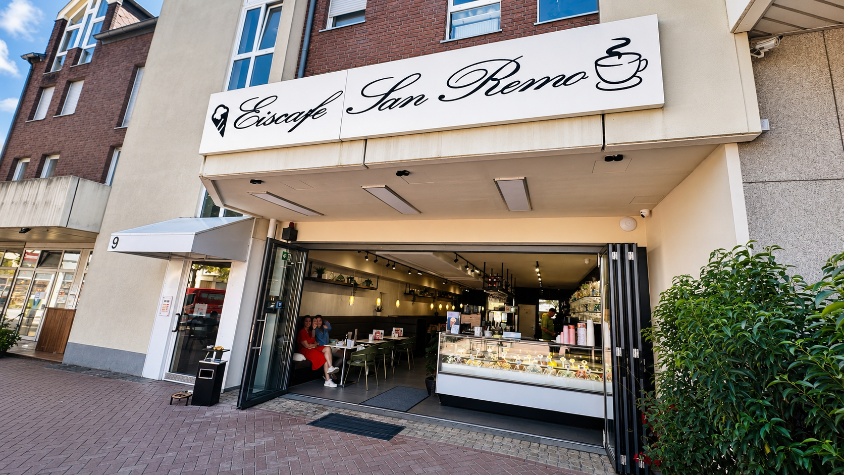 Eiscafé San Remo Leichlingen — Fassade und Eingang