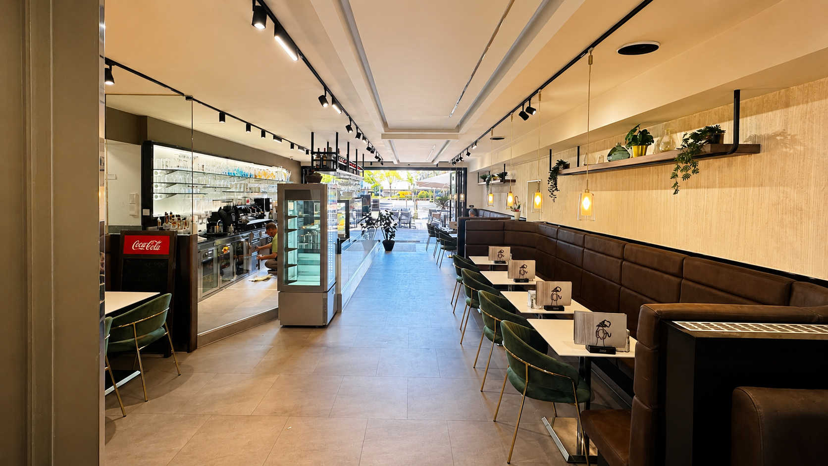 Eiscafé San Remo Leichlingen — Gastraum mit Sitzplätzen