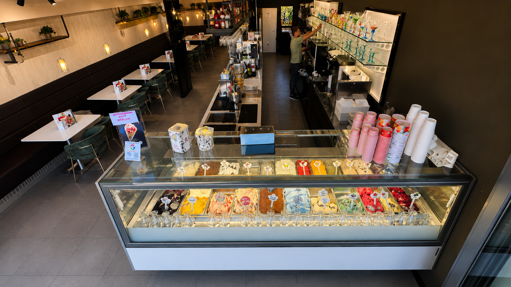 Eiscafé San Remo Leichlingen — Eistheke mit Sortenvielfalt